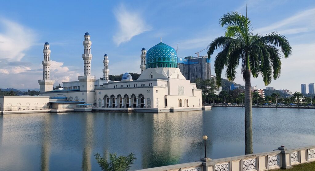 Masjid Bandaraya Kota Kinabalu, плавучая мечеть в Сабахе, Малайзия