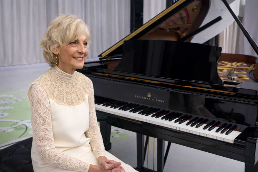 Hélène Mercier за роялем Steinway перед выступлением